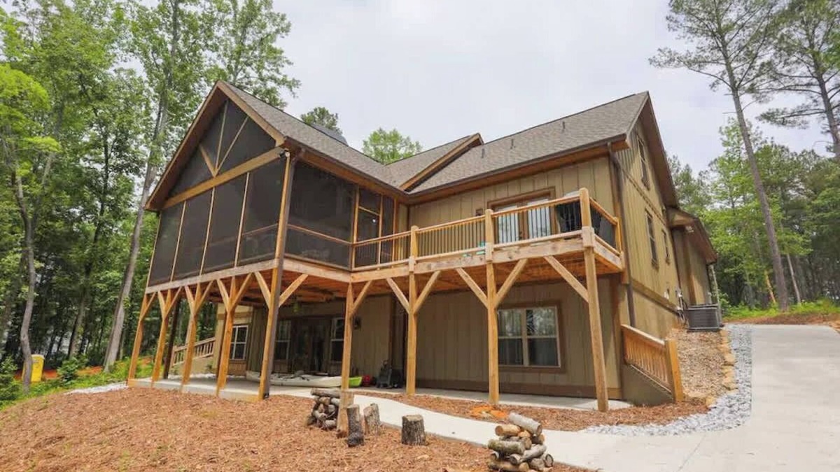 Seneca House | High Harbor Point on Quiet Cove