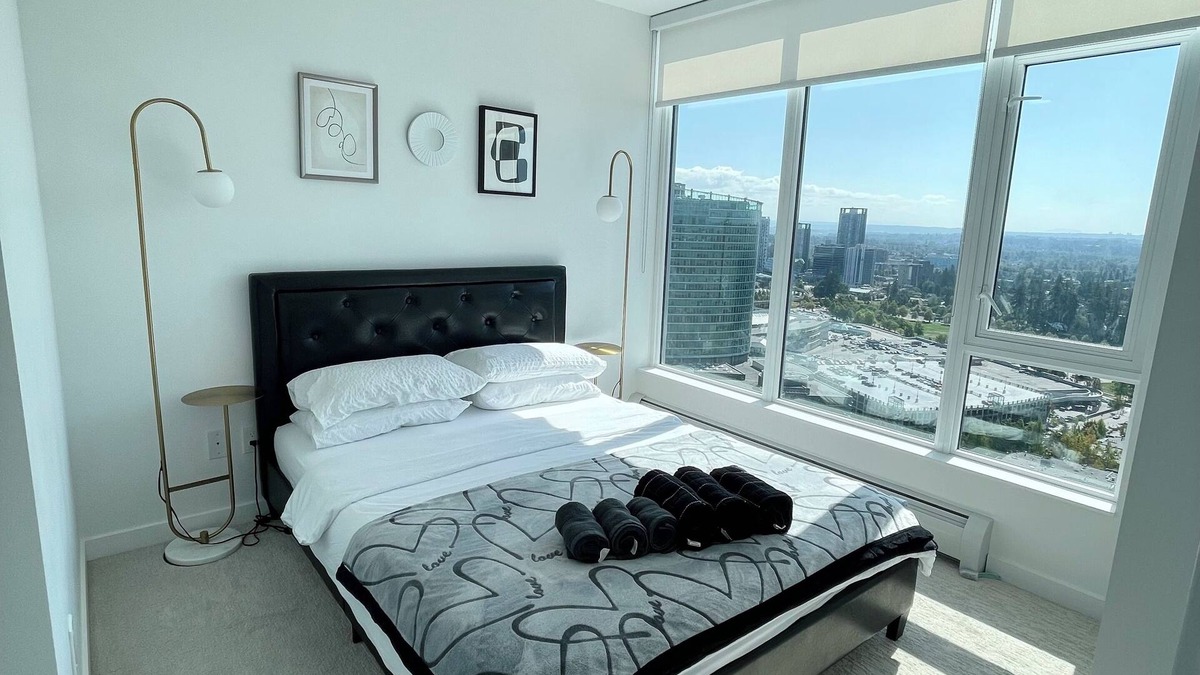 Surrey Apartment | High Level New 2 BR near Skytrain with Great View
