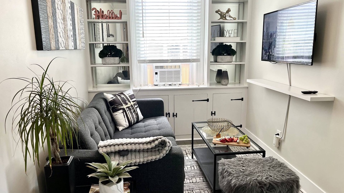 Stamford Apartment | ❤️High-Line Harbor Flat 2 BD | Train🚊 | Harbor Point Access | 40 Minutes to NYC🗽