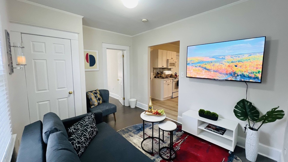 Stamford Apartment | ❤️High-Line Harbor Pad 2 BDTrain🚊Harbor Point Access 40 Minutes to NYC