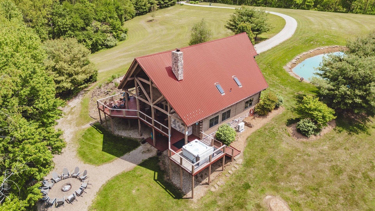 Rockbridge Cabin | High Meadows Lodge:Nature trails,Private 20+acres,Hot Tub,Fire Pit, Wifi