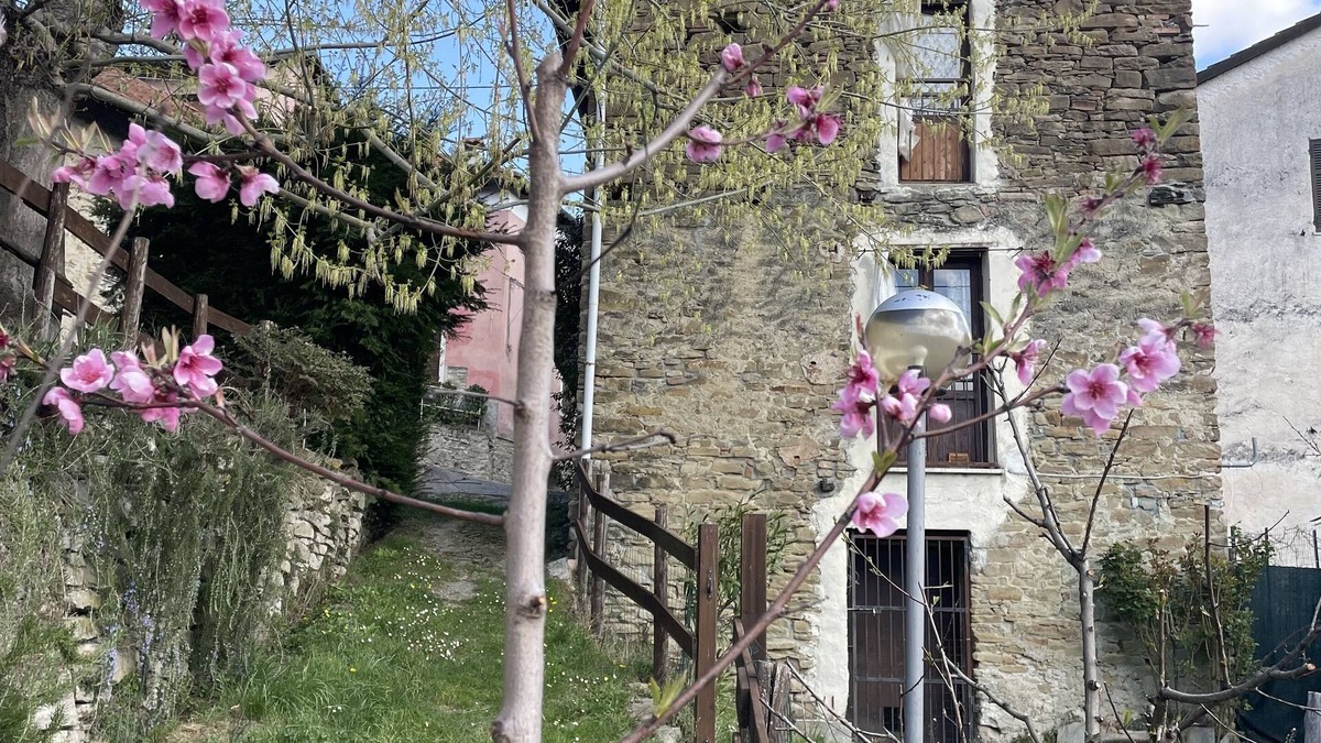Orbregno House | HIGH MONFERRATO STYLE HOUSE IN STONE AMONG THE VINEYARDS