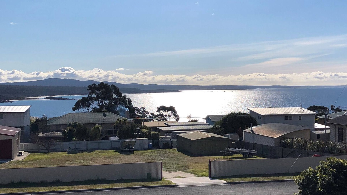 Binalong Bay House | HIGH ON PACIFIC Luxury Beach House Binalong Bay - waterviews