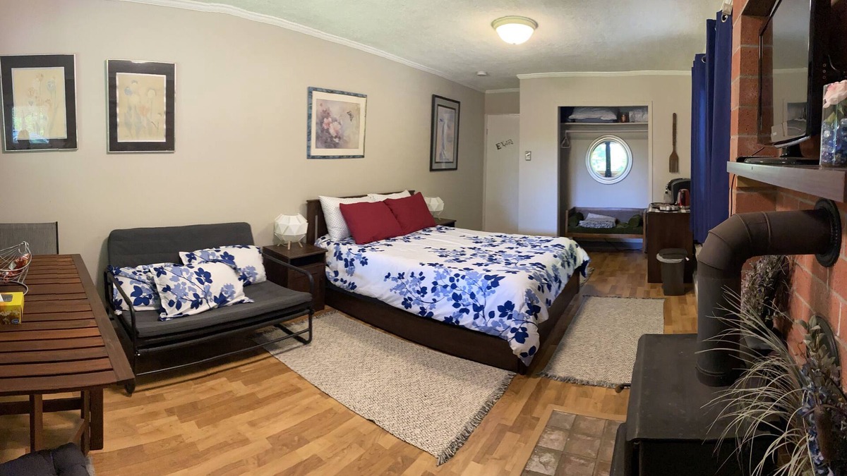Pender Island Apartment | High on the Hill, with Privacy