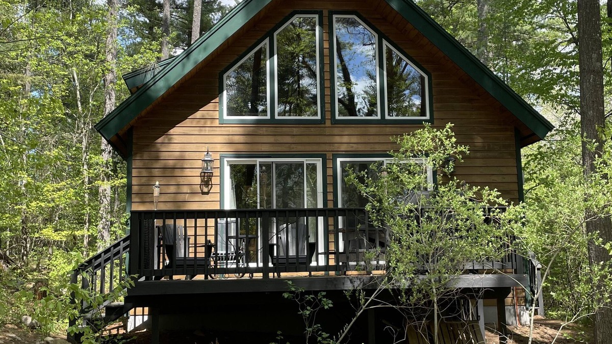 Jay Ski Chalet | High Peaks Hideaway - minutes from Whiteface Mt!