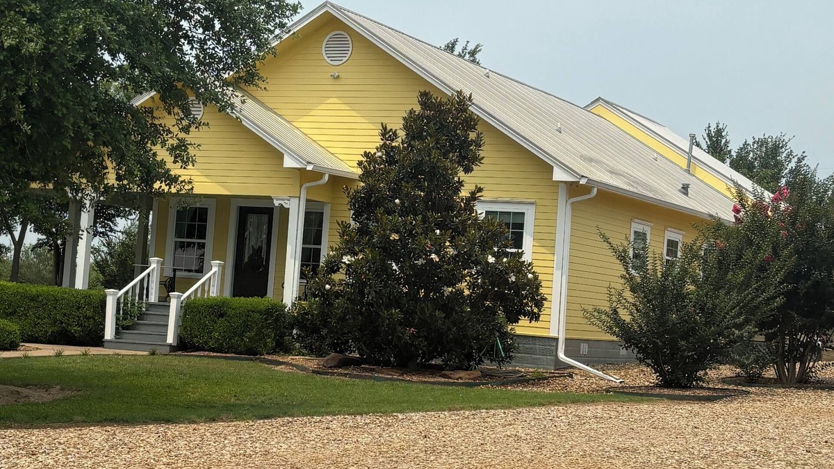 Red Rock Other | High Point a Charming 2-bedroom sleeps 6 farmhouse in Red Rock with AC, WiFi