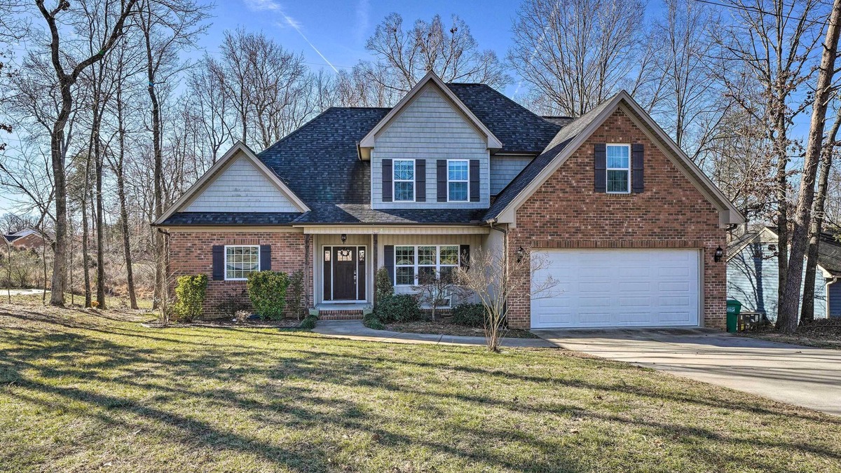 High Point House | High Point Home ~ 1 Mi to Oak Hollow Lake!