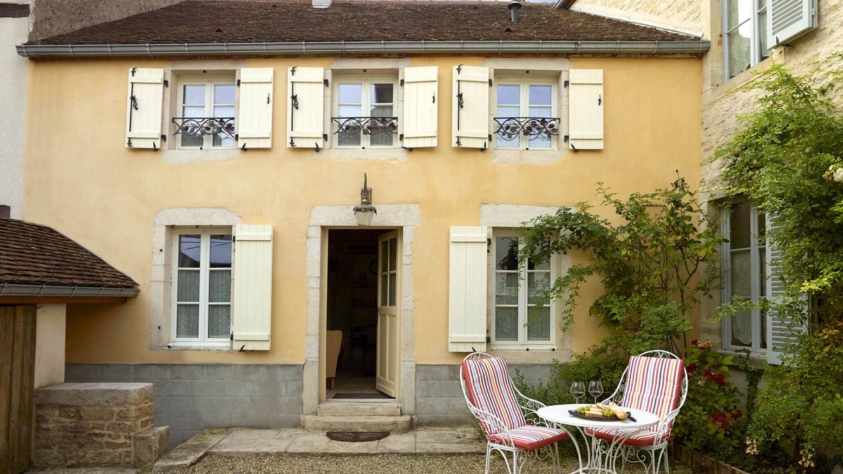Meursault Apartment | High Quality 17thc charming Cottage, Meursault village, sleeps 2