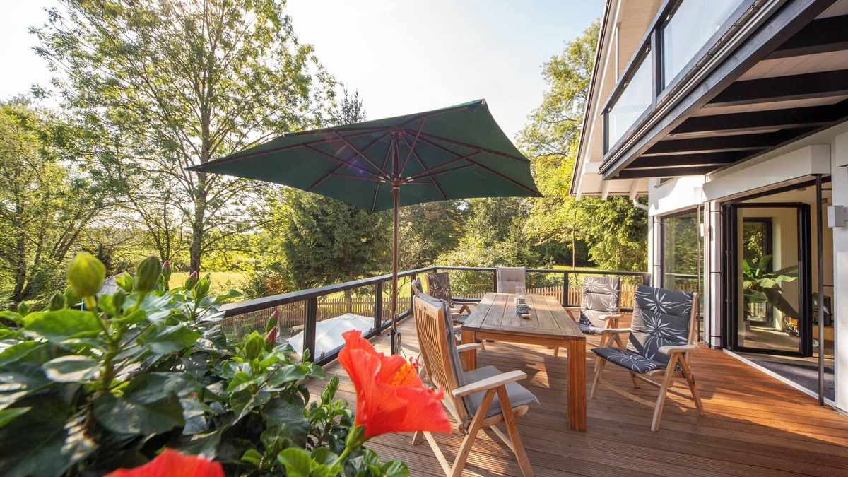 Holzhausen Apartment | High quality kitchen with gas stove, large terrace, Weber gas grill, box spring beds