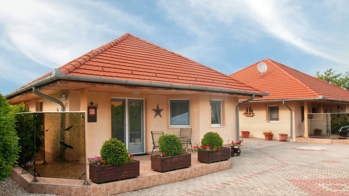 Balatonbereny House | High quality house family idyll for 4-8 persons., Pool, Climate, Lake 1000m', Saun