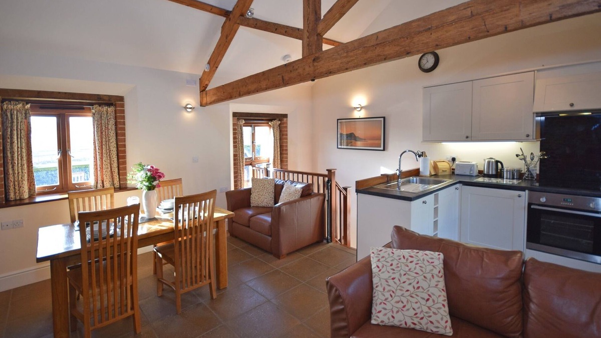 Colyton Cottage | High Quality, Peaceful, Panoramic Views, AONB, close to Jurassic Coast.