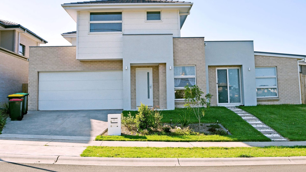 Maraylya House | High-Ranking Two-Level House with 4 Br Gables