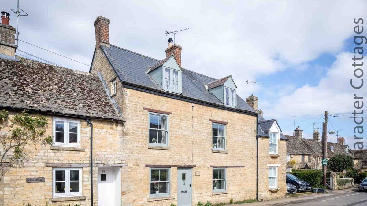 Milton-under-Wychwood House | HIGH RIDGE, pet friendly, with open fire in Milton-Under-Wychwood