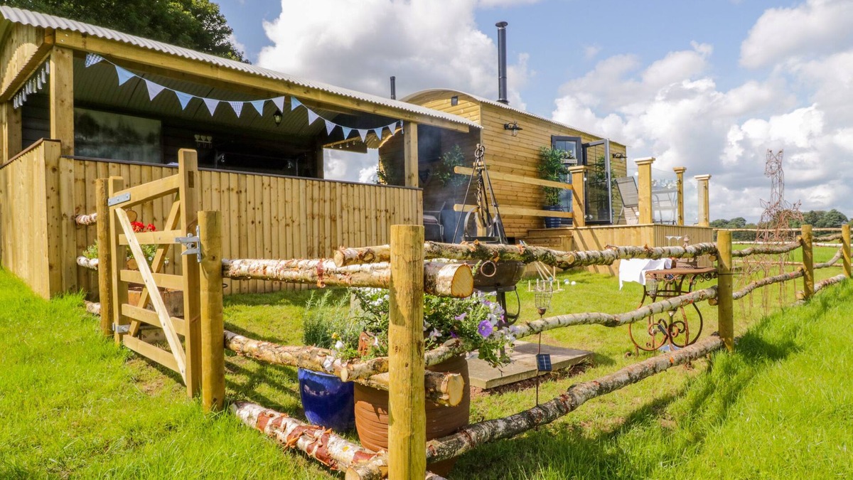Wing Cottage | HIGH RIGG SHEPHERD'S RETREAT, pet friendly in Brampton, Cumbria