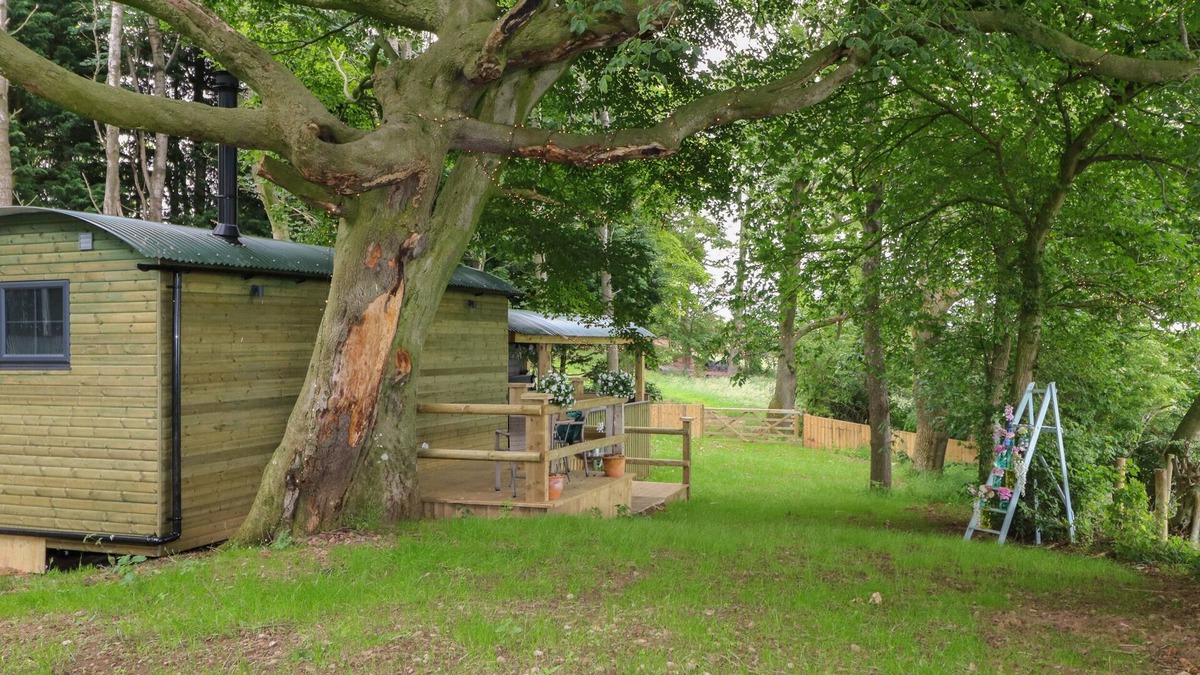 Wing Cottage | HIGH RIGG SHEPHERD'S HIDEAWAY, pet friendly in Brampton, Cumbria