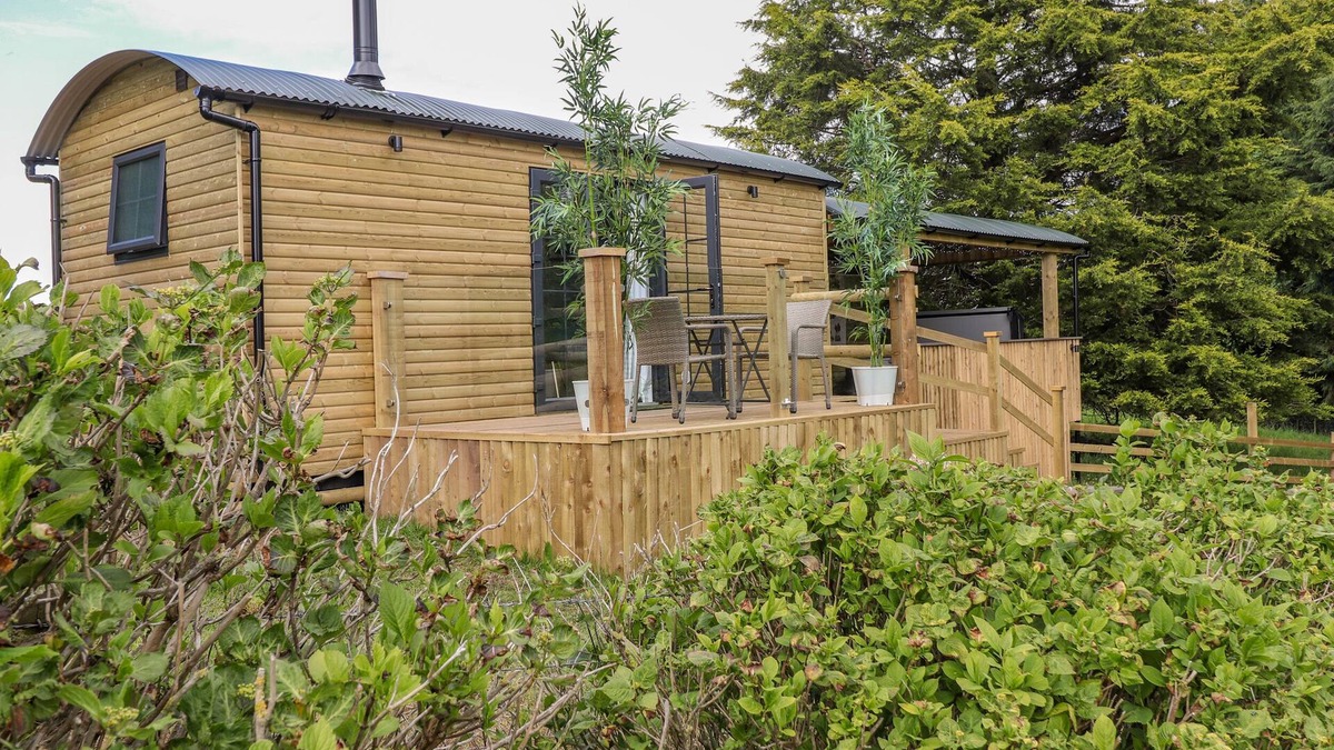 Hayton Cottage | HIGH RIGG SHEPHERD'S SUNRISE, pet friendly in Brampton, Cumbria