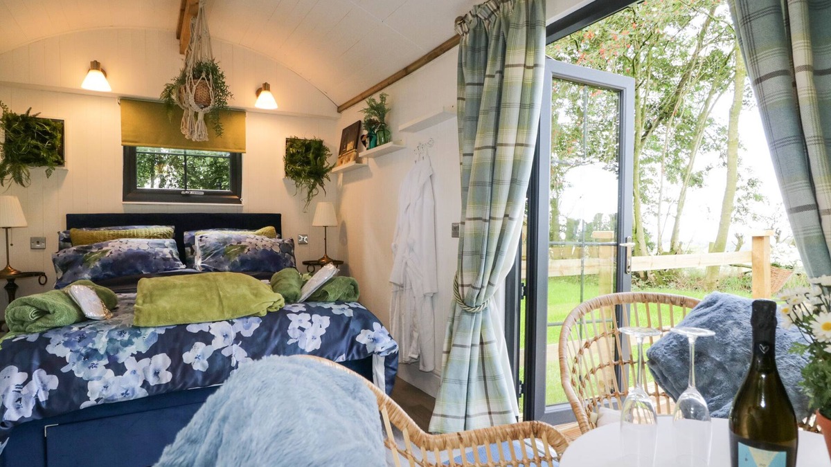 Hayton Cottage | HIGH RIGG SHEPHERD'S SUNSET, pet friendly in Brampton, Cumbria