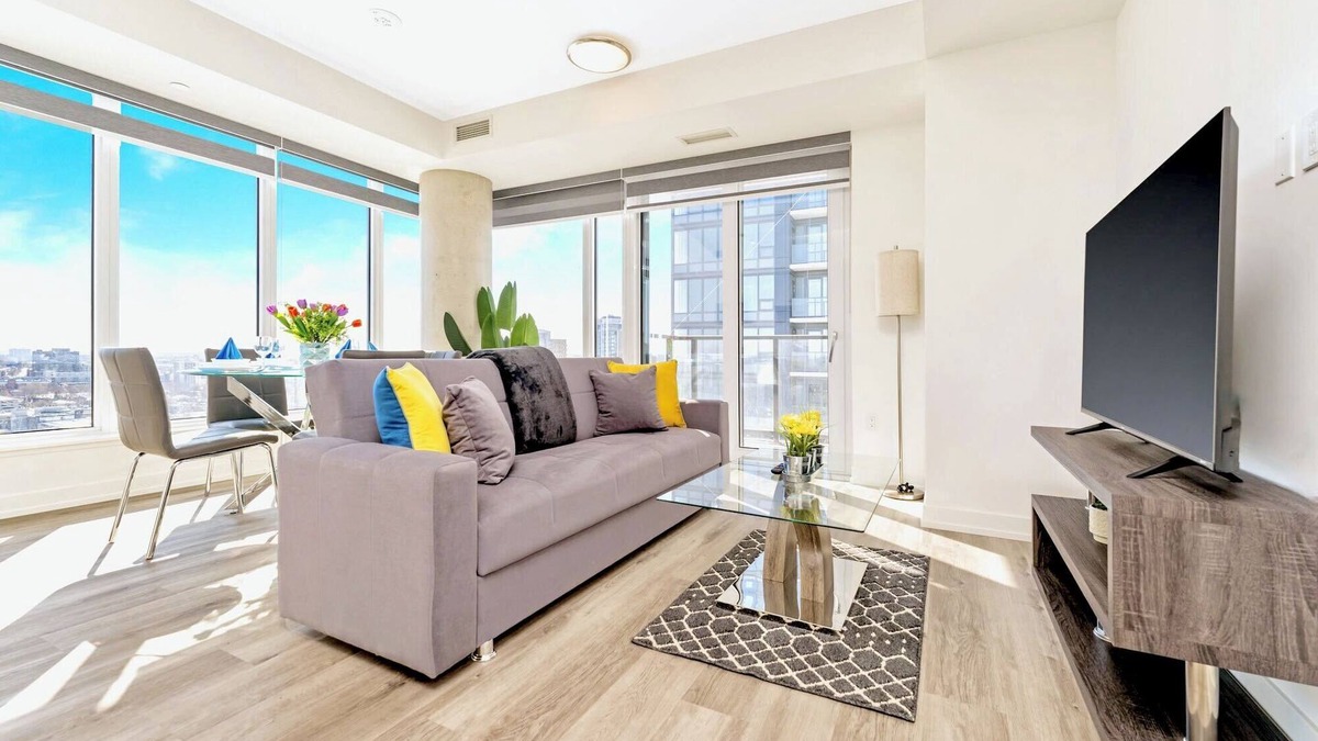 Kitchener Apartment | High Rise 1BR Building w Gorgeous Views
