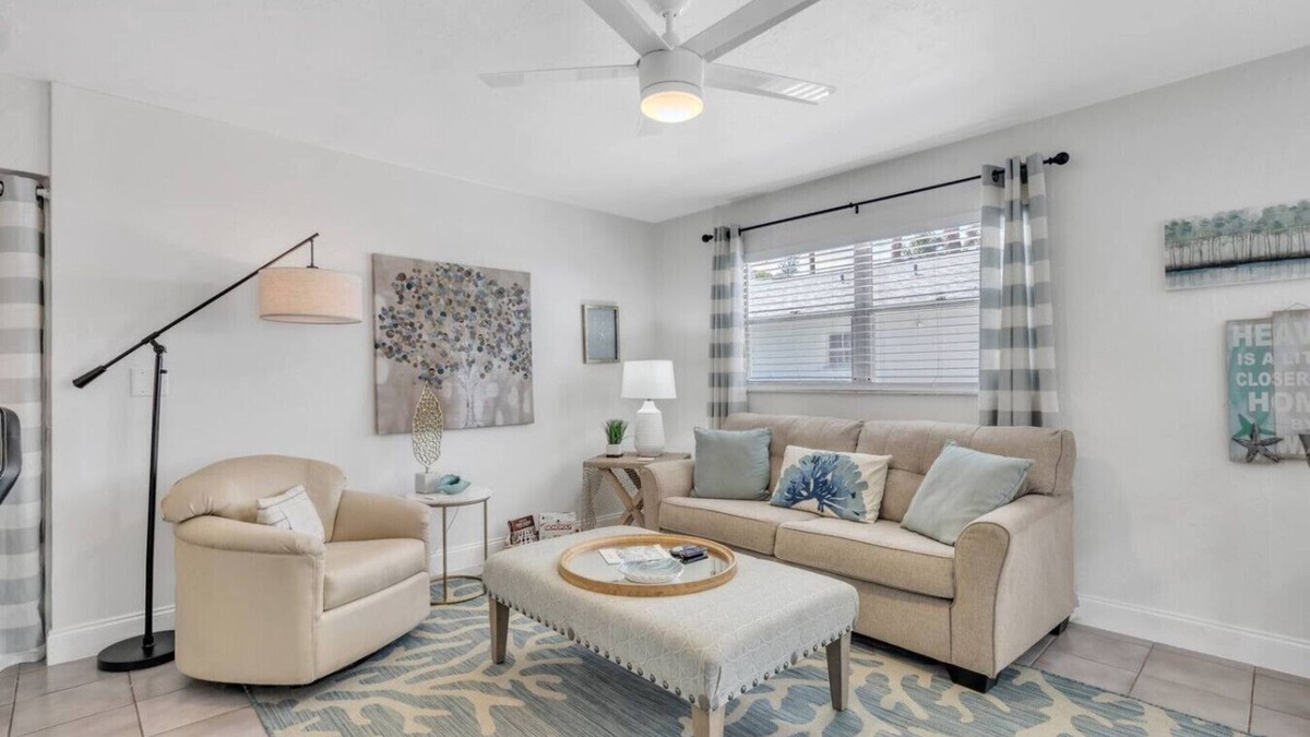 Central Sarasota Apartment | High speed Internet, Downtown, Beach Items & MORE