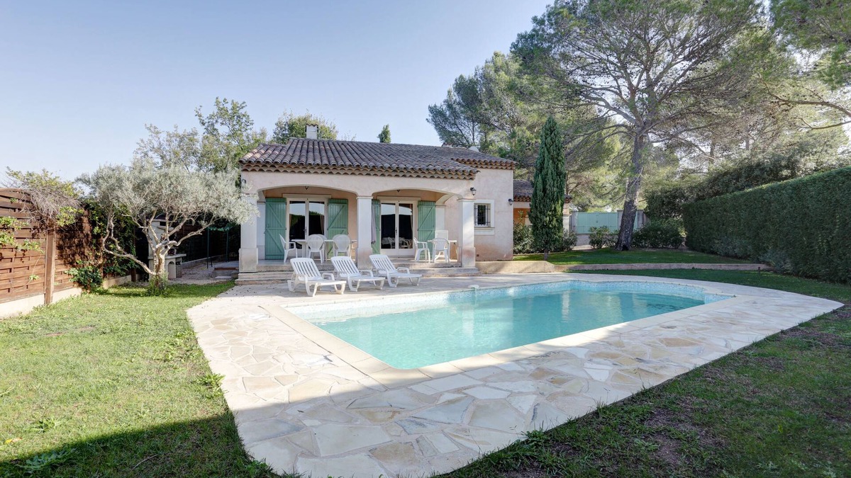 La Bouverie Villa | high standing, air conditioned, Provence styling villa with heated swimming pool