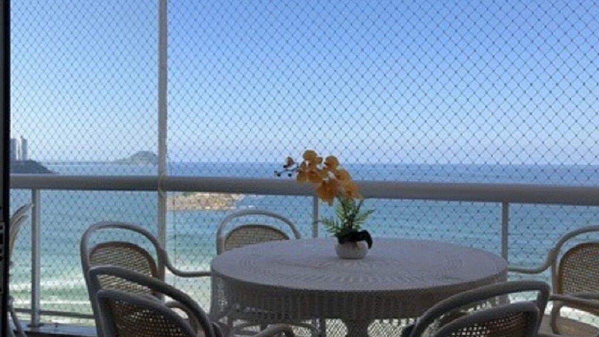 Pitangueiras Apartment | High Standard Apartment FULL FRONT TO THE SEA.