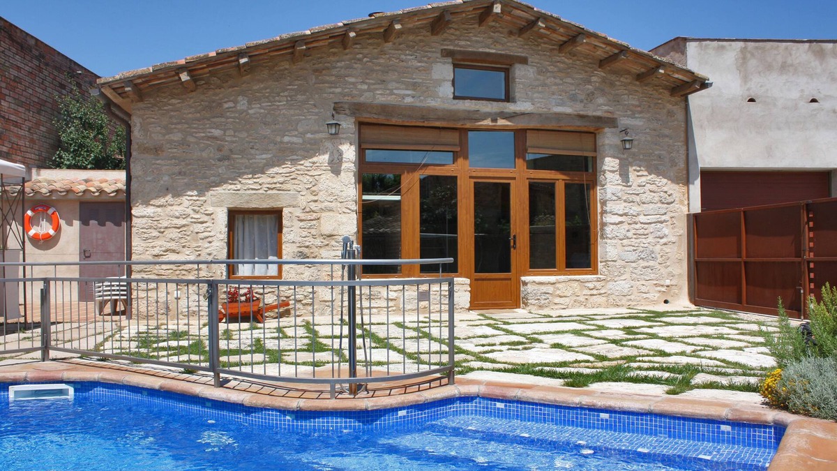 Mata House | High standard house with private pool, 2 km. from Banyoles lake and beaches.