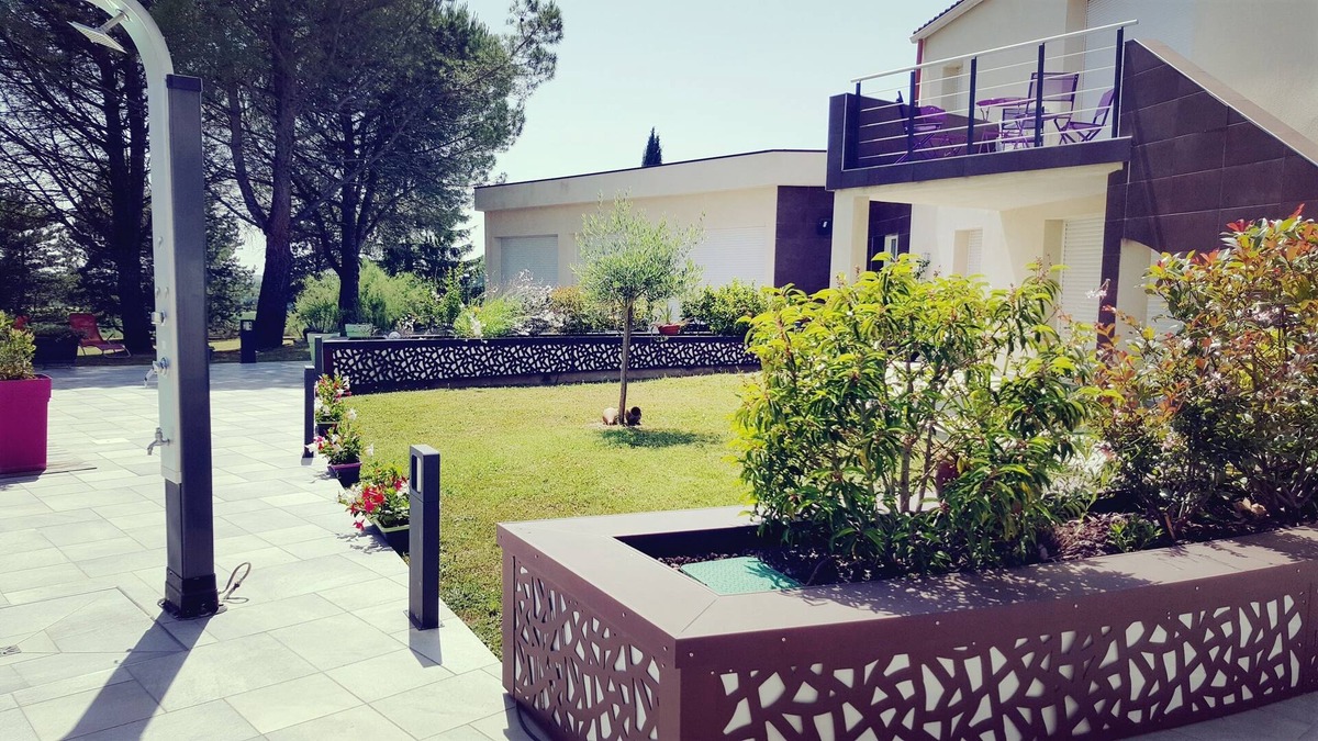 Carnac-Rouffiac House | High standing between vineyards and village. Cahors