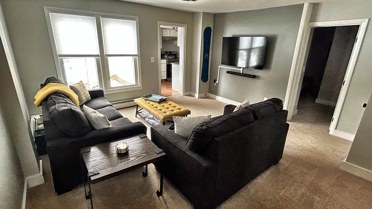 Waterbury Apartment | High Street Hideaway- Cozy 2-bedroom apartment with WiFi, in welcoming Waterbury