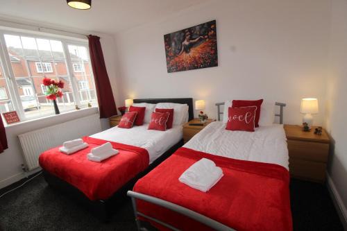 Thurnscoe House | High Street House Thurnscoe by Smart Corporate Stays