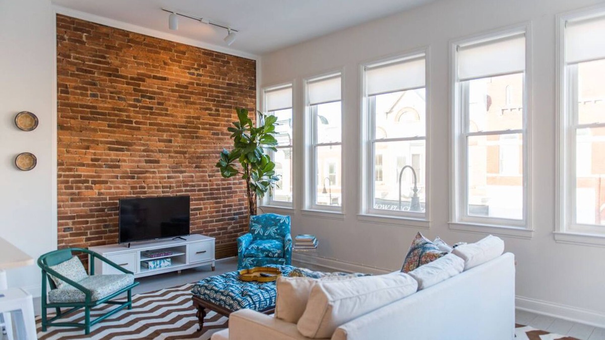 Versailles Apartment | High style on the Bourbon Trail
