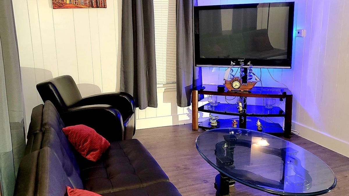 Lansing Apartment | High-Tech nearby Sparrow, Lugnuts & Capital