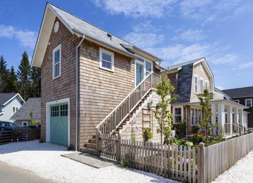 Seabrook House | High Tide Green Grass by Seabrook Hospitality