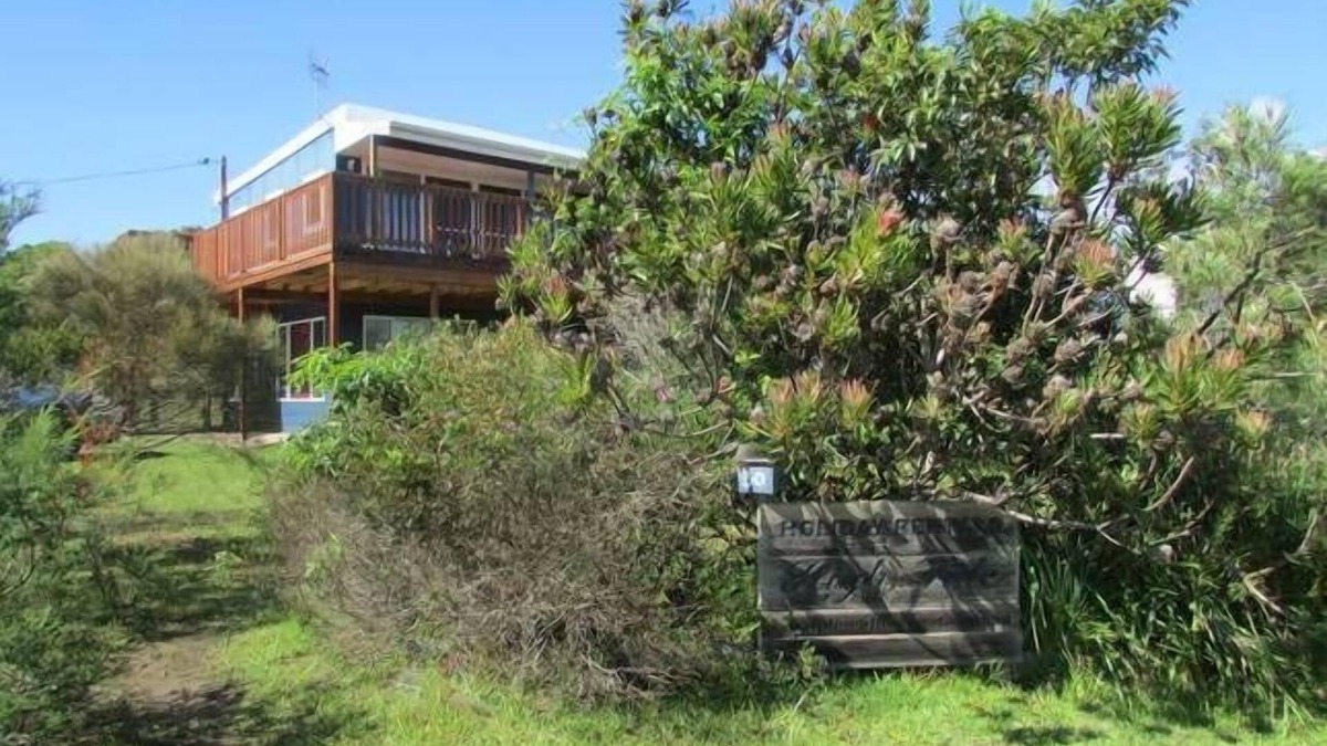 Currarong House | High Tide - located at Currarong