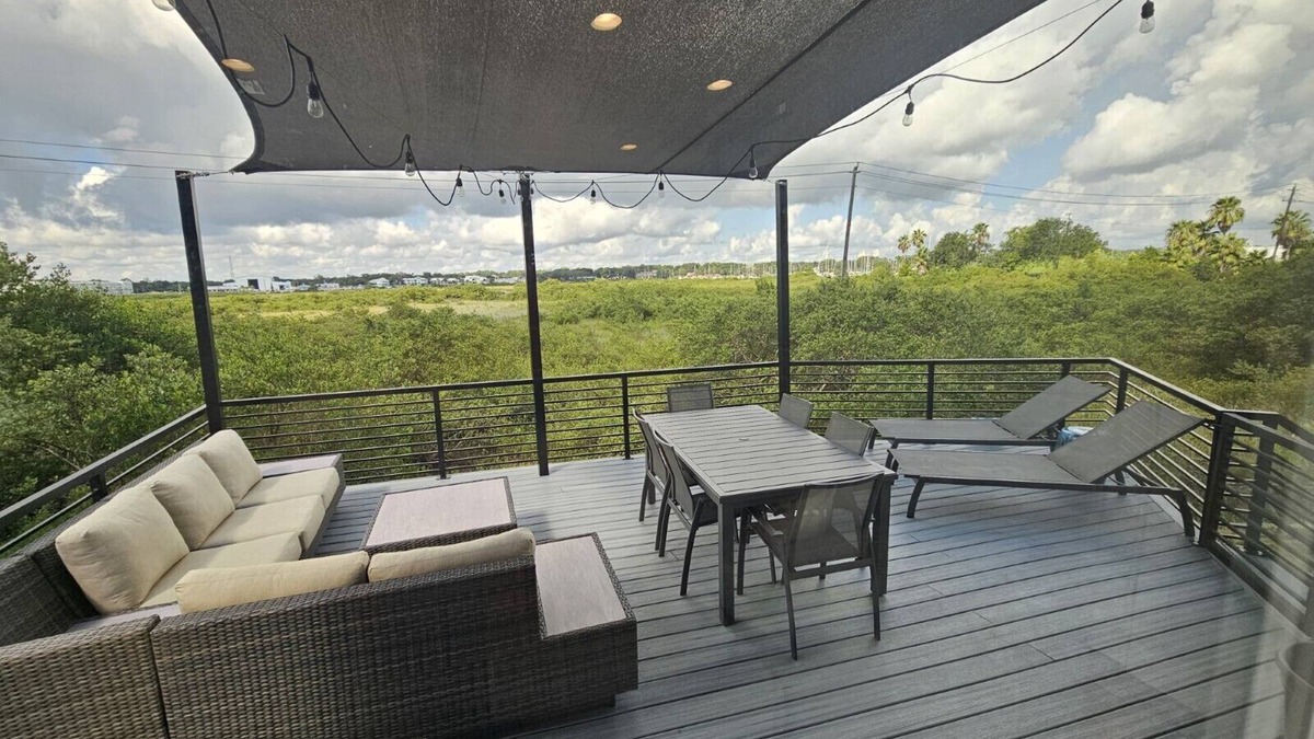 Downtown Historic District House | High Tides & Good Vibes, Your coastal escape, where salty air meets sunset skies