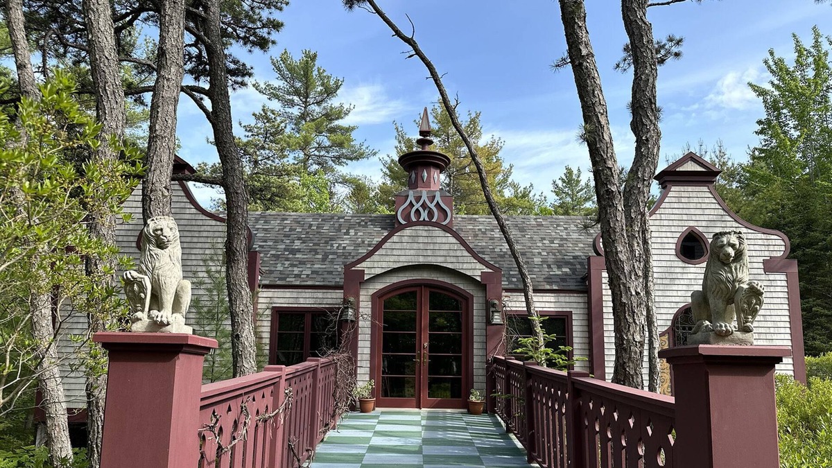 Hall Quarry Villa | High Tower & Pool House: two secluded homes with pool