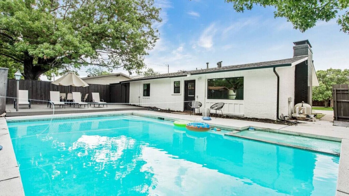 Northwest Dallas House | High Vista · Cozy and Stylish Boho Home with Pool and Hot Tub