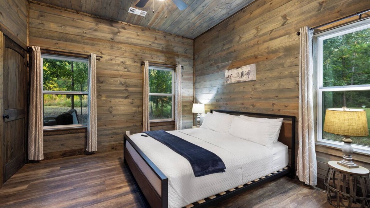 Hochatown Cabin | High West: high-end 1BR suite +bunk room+playscape