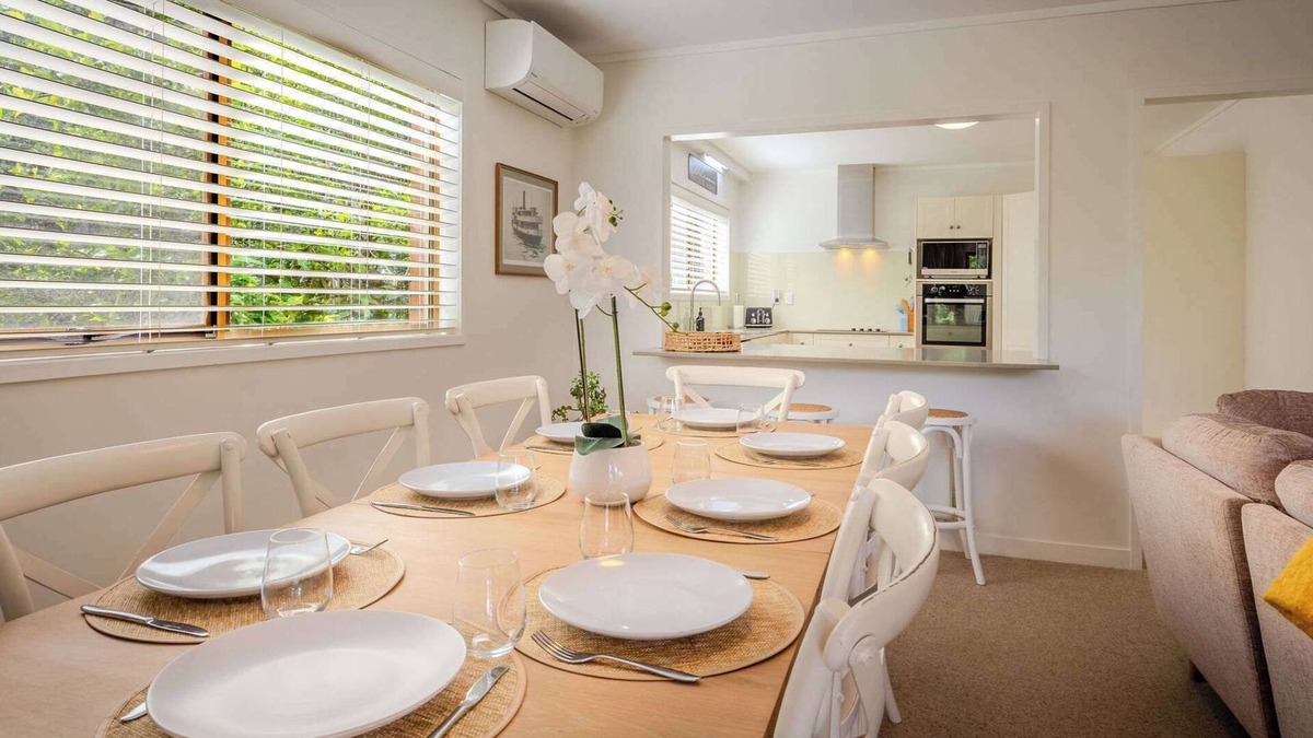 Lynmore House | Highfield on High | Super Stylish with Spa Pool