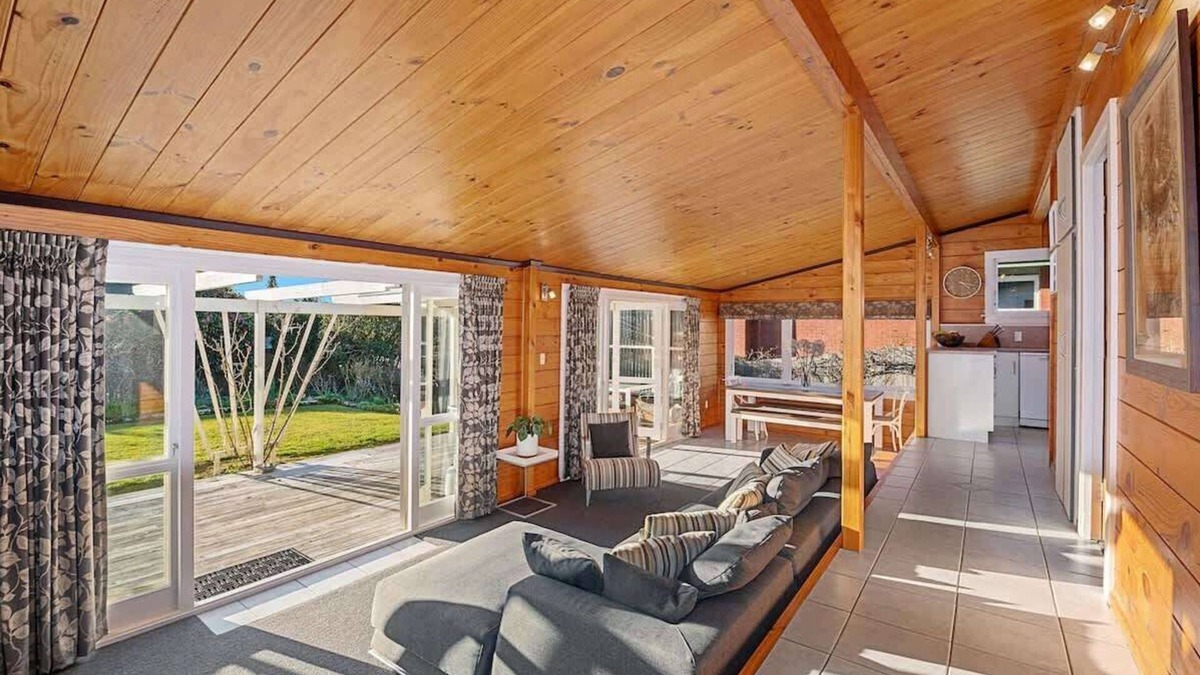 Lynmore House | Highfield Ride | Next to the Forest with Spa Pool