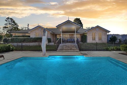 Mount View House | HighGrove Lodge, Luxury Hunter Valley Accommodation
