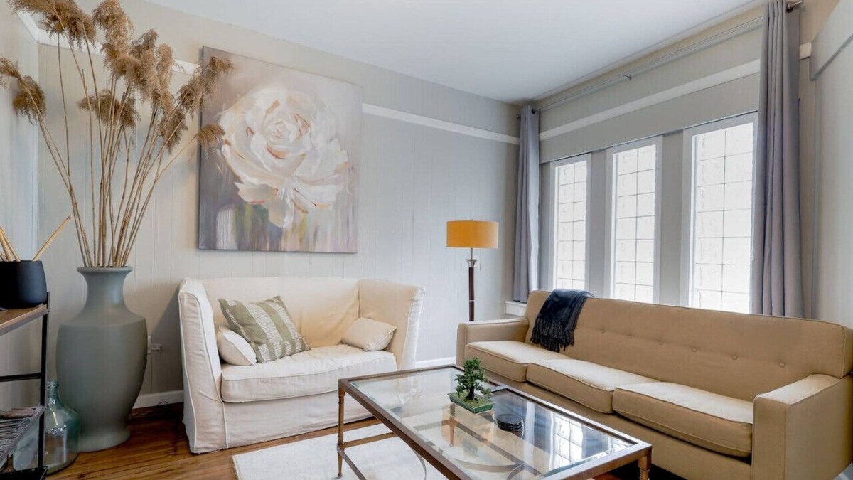 Highland Square Apartment | Highland Sq Hideaway Apt with 2 queen beds in great location