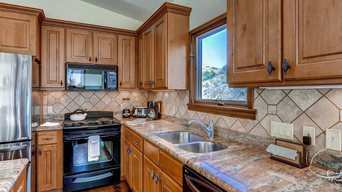 Highlands Townhomes Apartment | Highlands Area by East West Hospitality