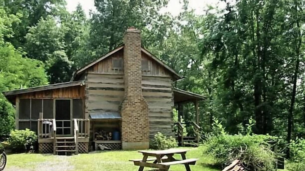 Lexington Cabin | Highlands Cabin: Adventure in c.1775 Log Cabin!