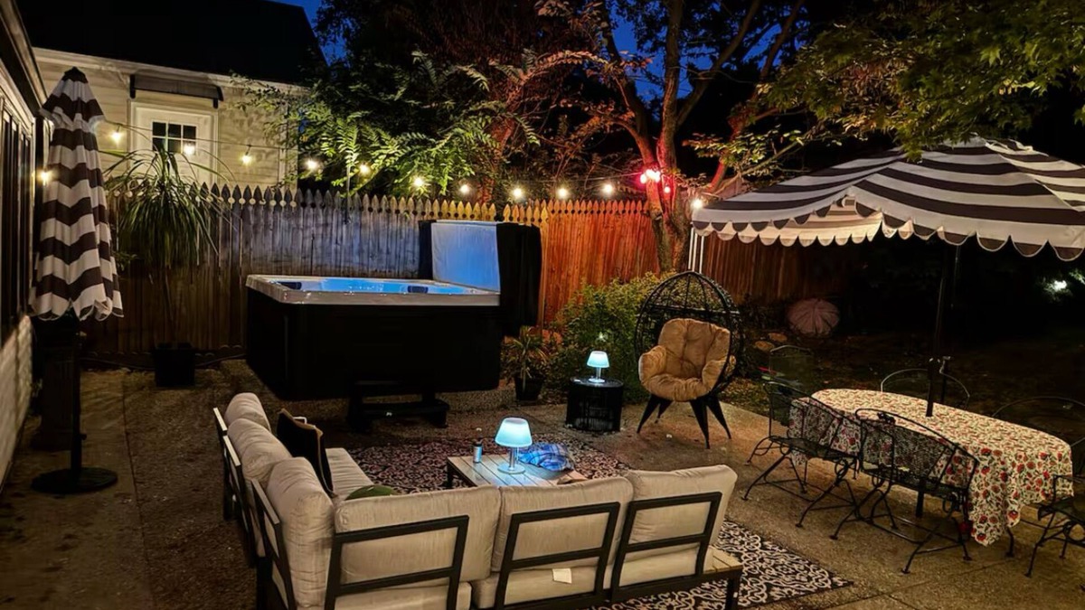 Gardiner Lane House | Highlands House with King Bed and Hot Tub