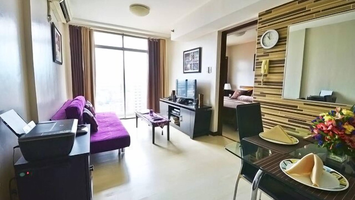 Downtown Condo | Highly Requested and Reviewed Condo Rental in Makati - FREE Wi-Fi