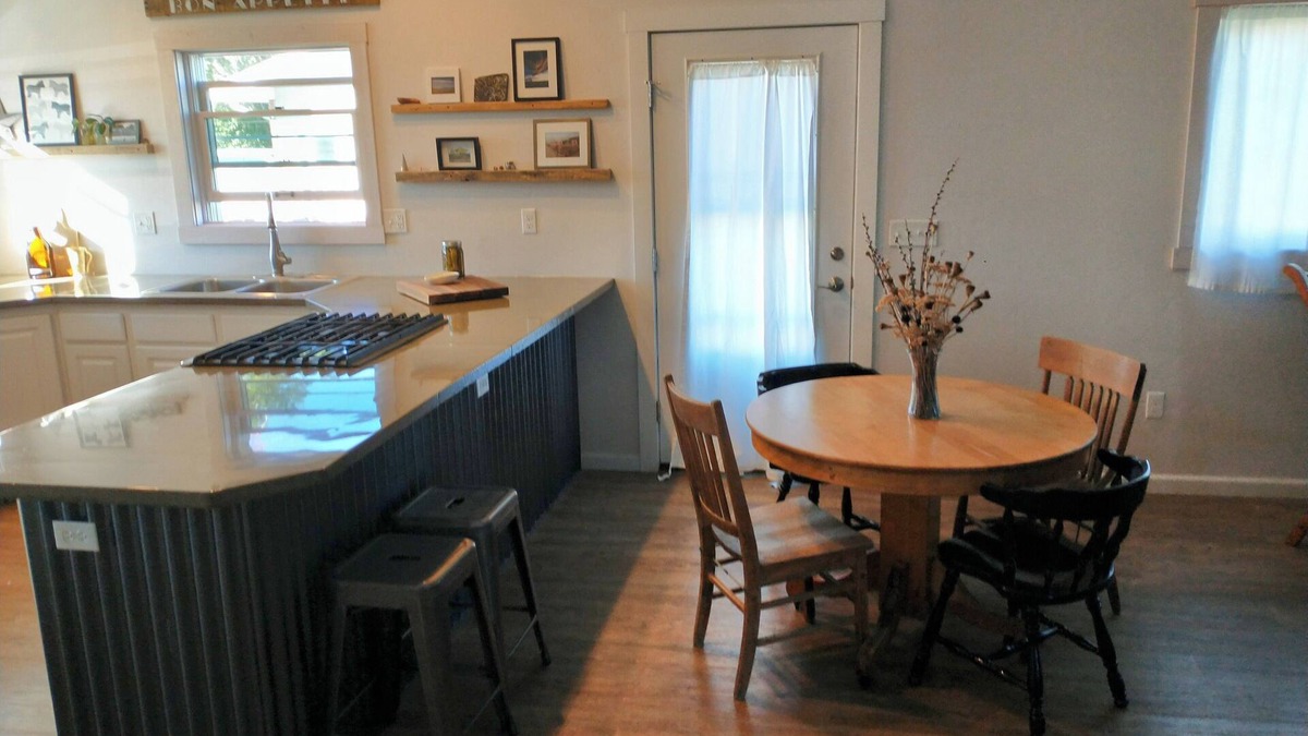 Santa Rita House | Highway 2 Modern Cottage