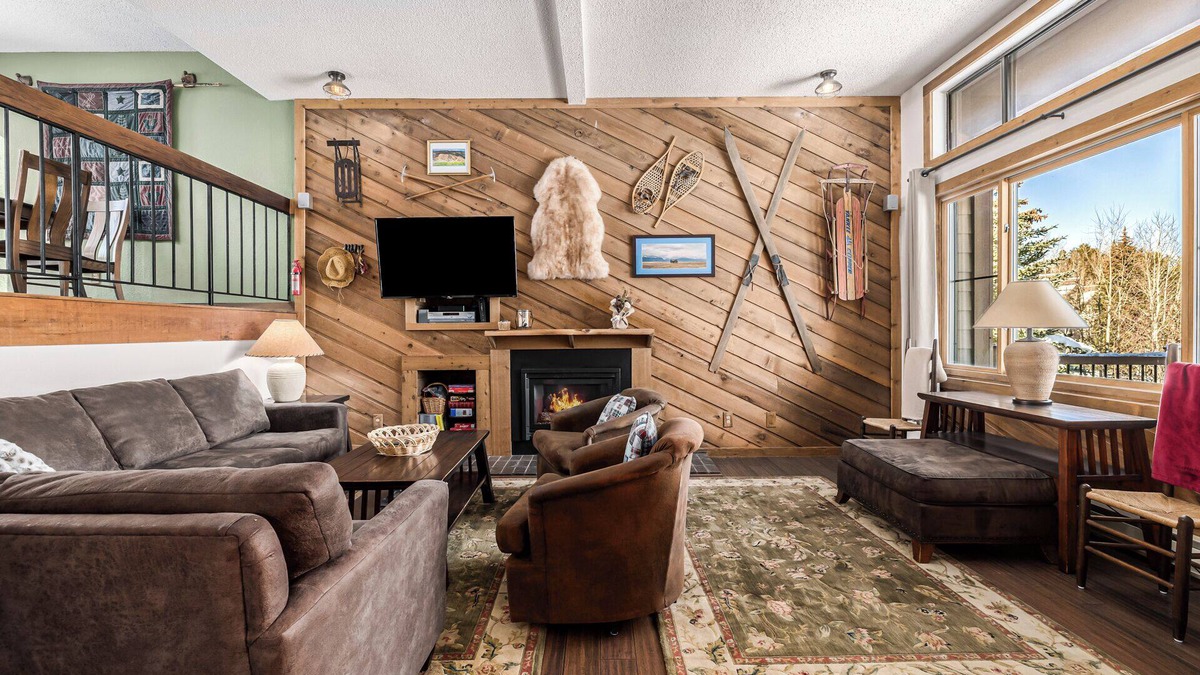 Peak 9 House | Hike/Bike In-Out Walk to Main St Sleeps 10 HotTub Pool Ski In/Ski Out Off Peak 9