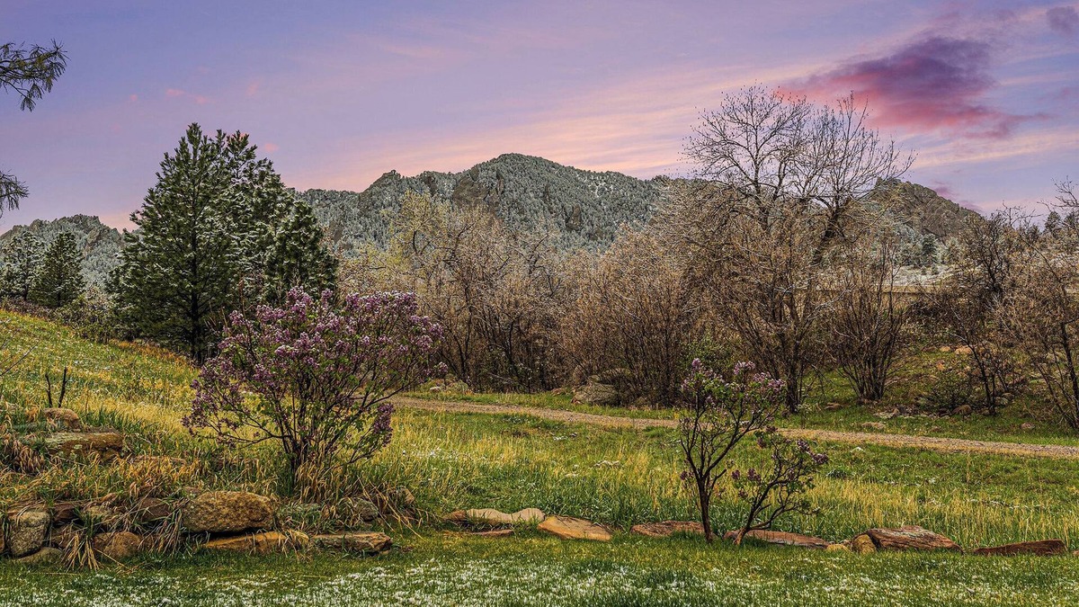 Highland Park House | Hike Chautauqua out the back door! 4BR w/Patio, Hot Tub! Backs to Open Space!