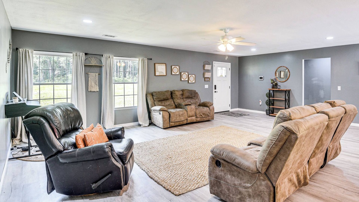 Silver Springs House | Hike, Fish & Explore: Retreat in Silver Springs!
