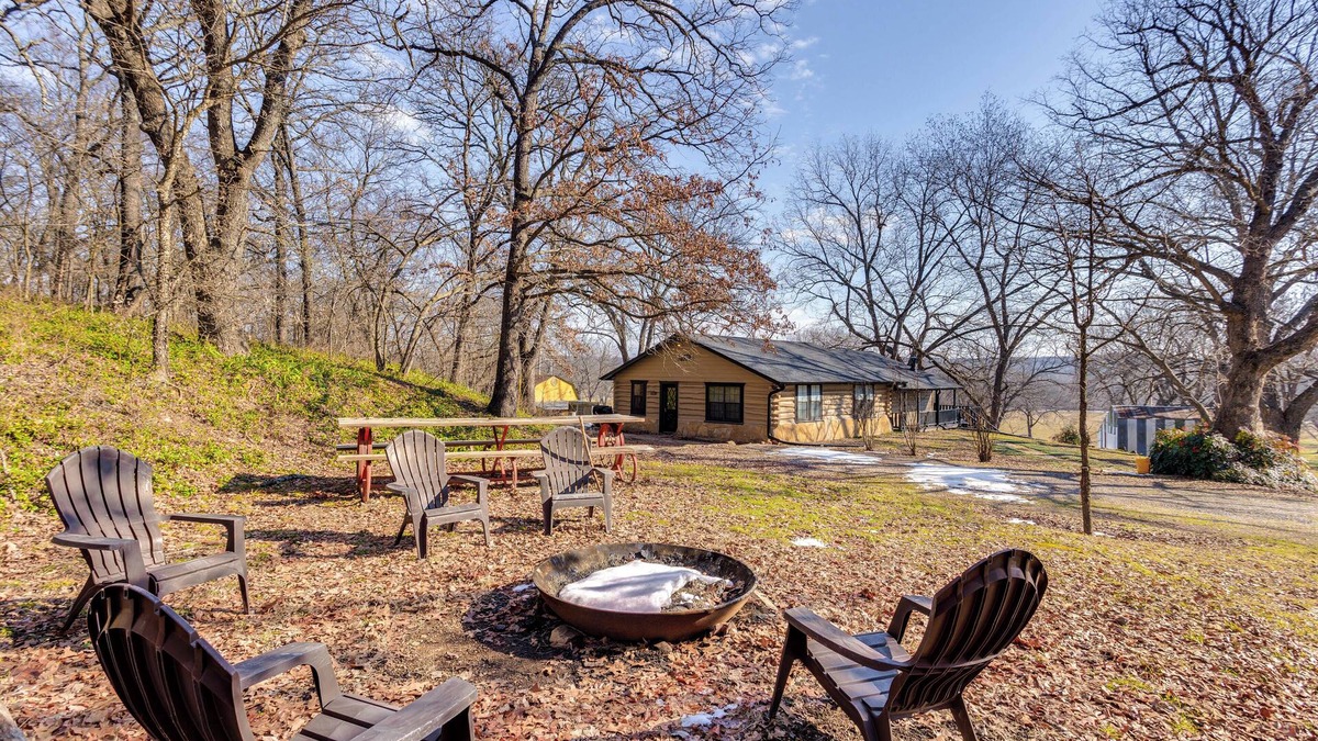 Sulphur Cabin | Hike, Fish & Explore: Family Cabin in Sulphur!